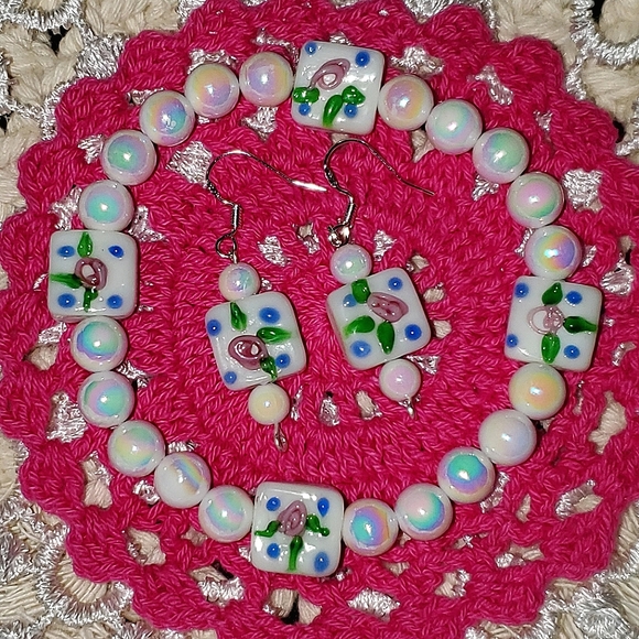 HANDMADE by me bracelet & earring set with floral glass square & acrylic beads. - Picture 2 of 6